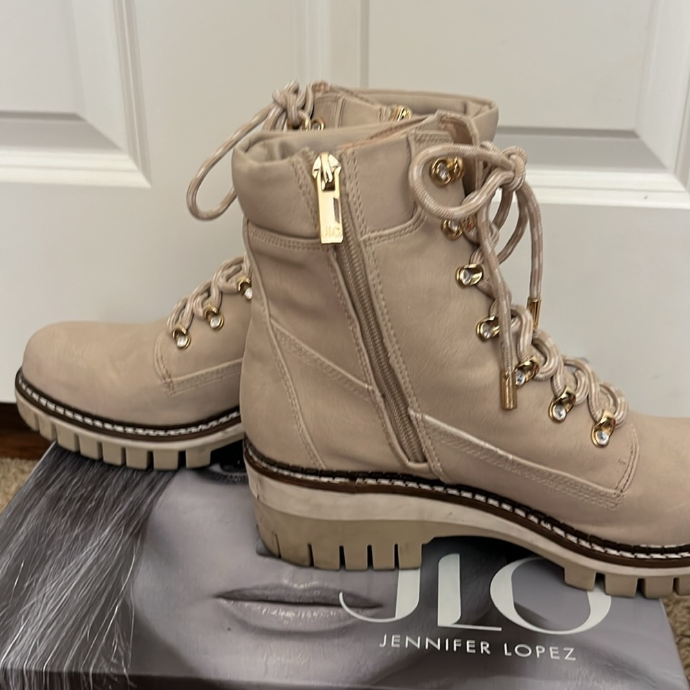 Color: Tapioca 

M
Size 7 1/2 JLO boots 
Worn once